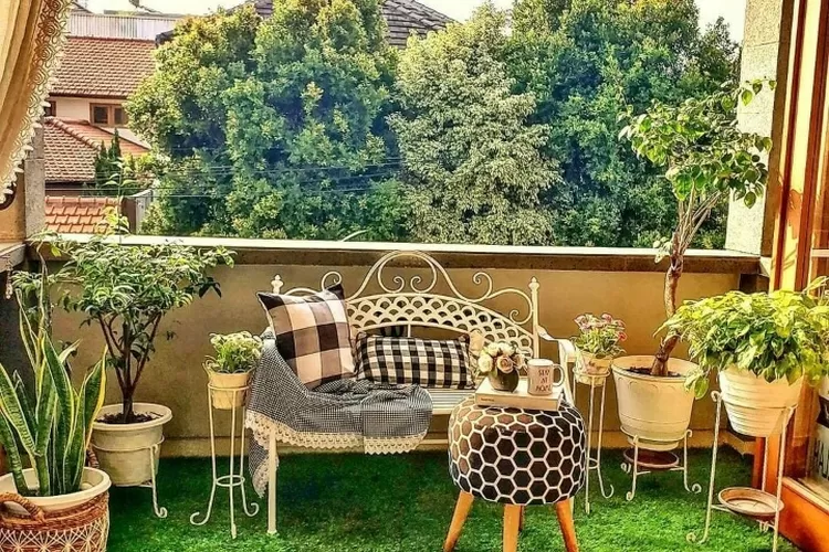Inspirasi Taman Mungil di Lantai 2 Rumah Minimalis: Bikin Adem, Bikin Betah!