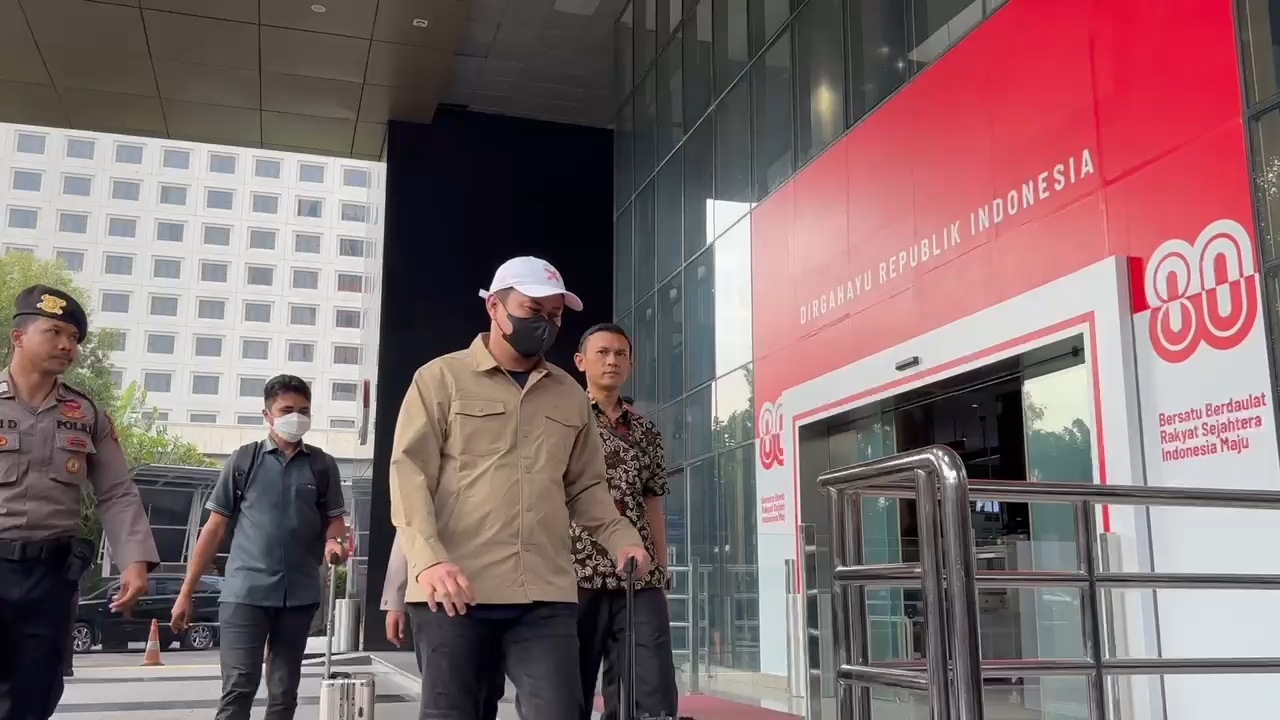 Ini Dia Bupati Kolaka Timur AbdUL Azis Saat Tiba di KPK Usai Terjaring OTT