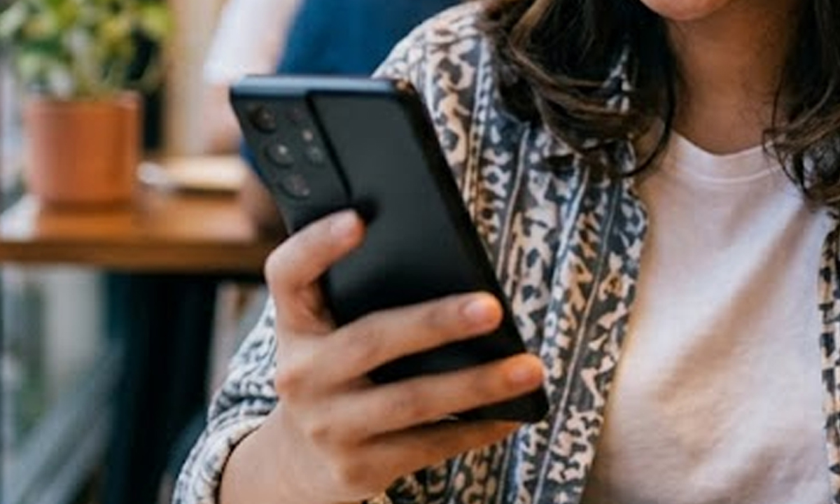 Sering Bikin Bocor! Hindari 5 Kebiasaan Ini Saat Memakai dan Mengisi Daya HP Android