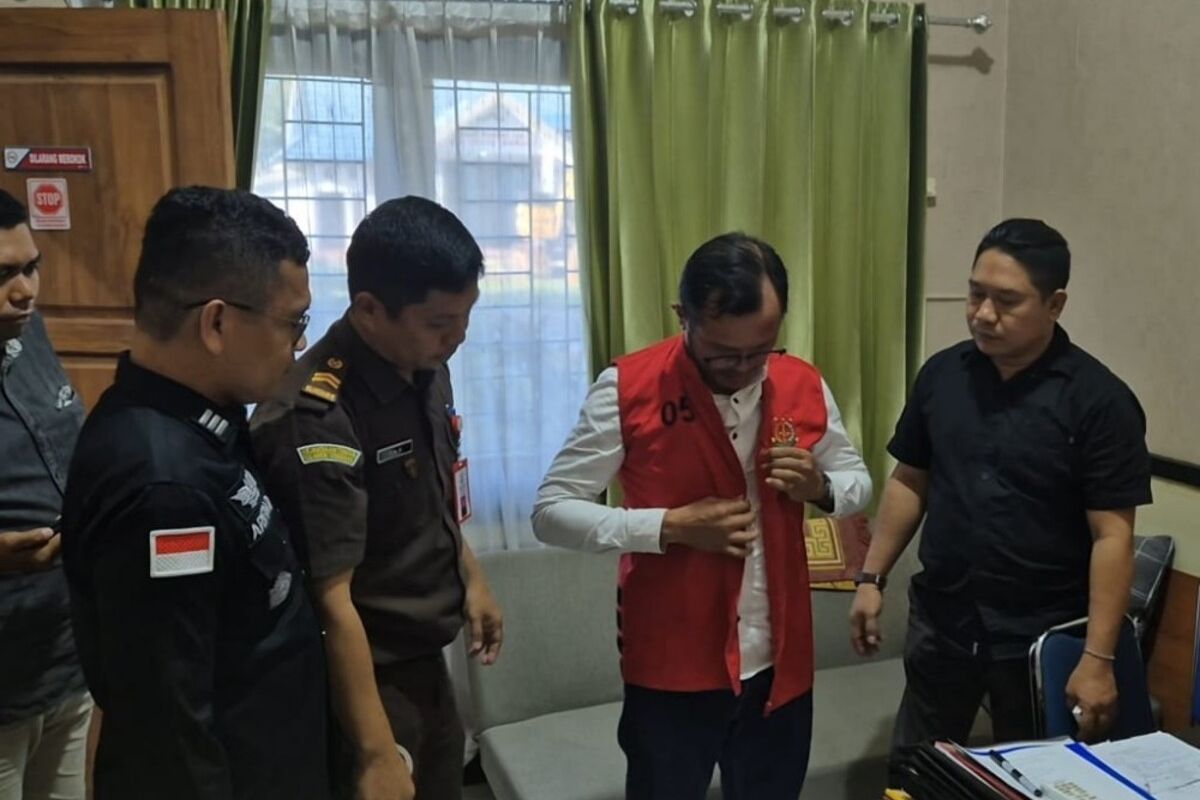 Kades Amolengu Konawe Selatan Dijebloskan ke Tahanan, Akibat Korupsi Dana Desa Rp1,1 Miliar
