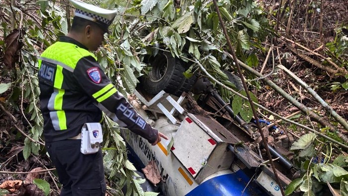 Kecelakaan Maut, Truk Tangki BBM Terjun ke Jurang di Kolaka Utara, Sopir Tewas di Tempat