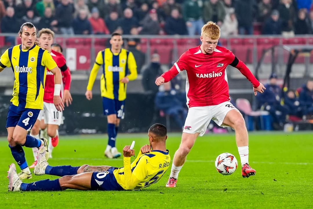 Drama Transfer Kees Smit: MU Bergerak, Liverpool Ikut Mengintai