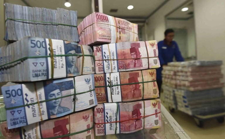 SMKN 4 Kendari Kembalian Uang Iuran Rp200 Juta ke Siswa   