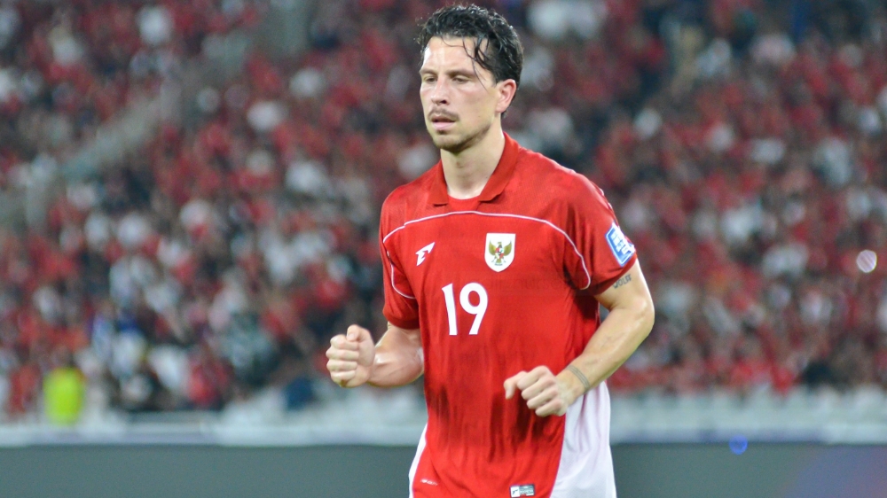 FIFA: Thom Haye dan Shayne Pattynama Dilarang Main 4 Laga dan Denda