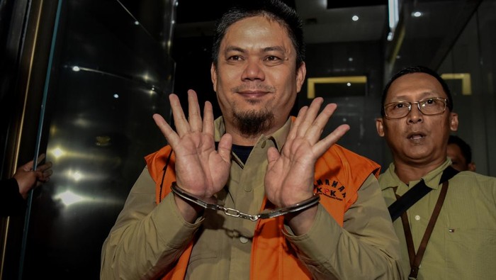 Bupati Kolaka Timur Abdul Azis Jadi Tersangka Korupsi Proyek RSUD, Tangan Diborgol Dijebloskan ke Tahanan