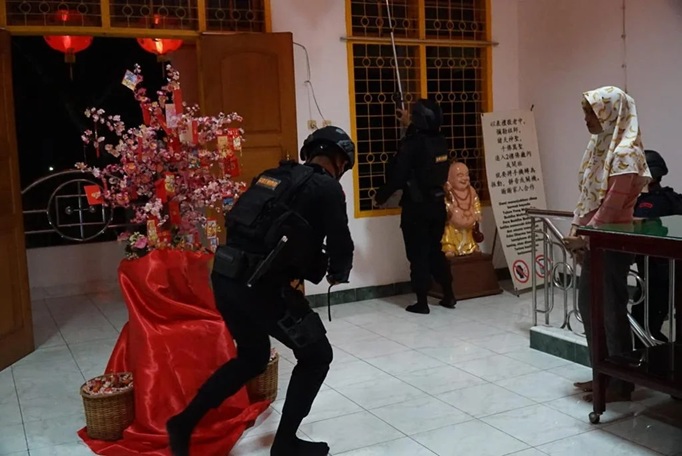 Imlek 2026, Polda Sultra Sterilkan 2 Vihara di Kendari 