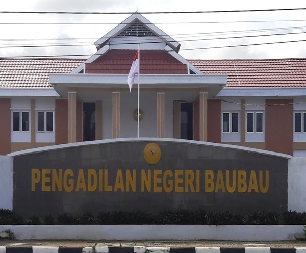 Heboh! Wanita Ngamuk di PN Baubau Gegara Tanah Diduga Diserobot Mantan Karyawan