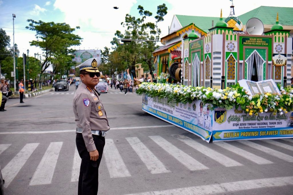 38 Provinsi Meriahkan Pawai Taaruf STQH 2025 di Kendari