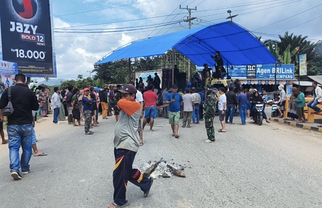 Diblokade Ribuan Warga Jalan Nasional di Konawe Lumpuh, Protes Jalan Rusak yang Tak Kunjung Diperbaiki