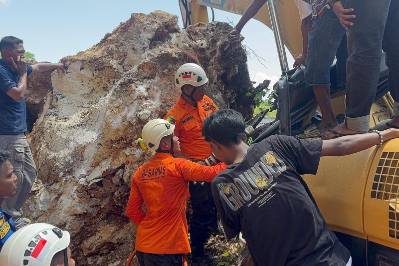 Sopir Ekskavator Tewas Terjepit Batu Longsor di Baubau, Basarnas Lakukan Evakuasi