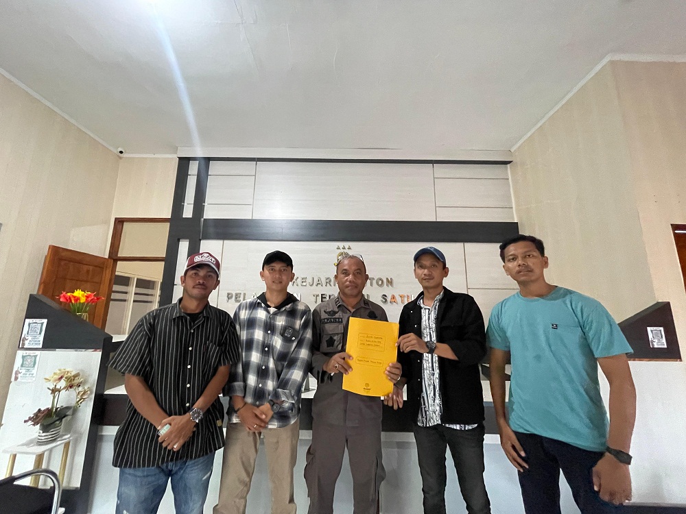 Diduga Kumpulkan Fee Proyek, Mantan PJ Bupati La Haruna dan Istri Resmi Dilaporkan ke Kejari Buton