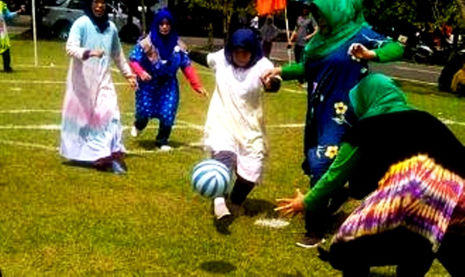 17 Ide Lomba 17 Agustus untuk Emak-Emak, Dijamin Seru dan Penuh Tawa!