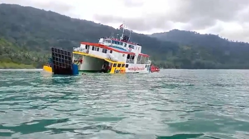 Kapal Ferry Bocor di Perairan Amolengo Konawe Selatan, Begini Nasib Penumpangnya