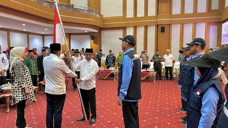Lepas 41 Petugas Haji ke Tanah Suci, Ini Pesan Wagub Sultra Hugua