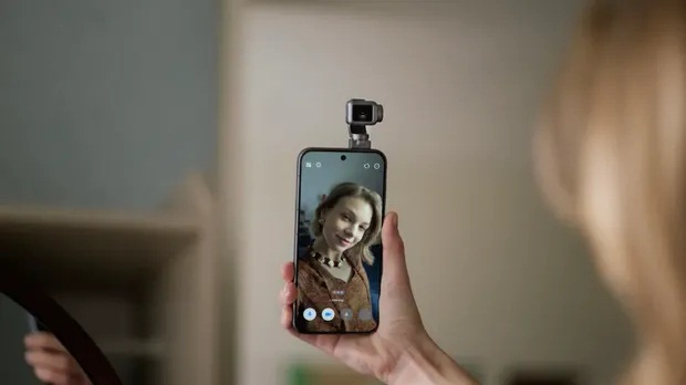 Canggih! Honor Robot Phone Punya Kamera Gimbal yang Bisa Mengikuti Objek Bergerak