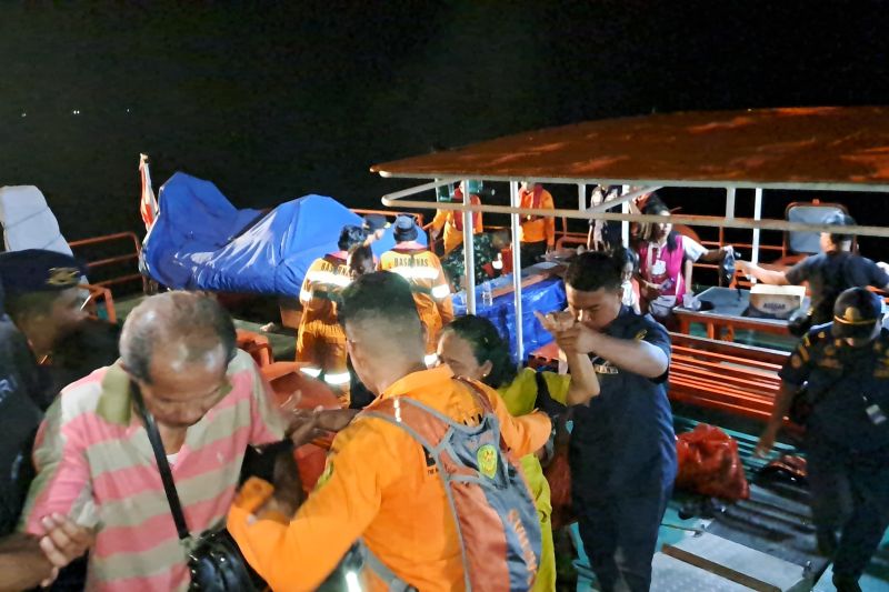 Daftar Identitas Korban Tewas Tragedi Kebakaran KM Barcelona 5 di Perairan Talise, 568 Penumpang Selamat