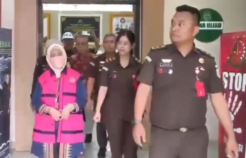 Mantan Sekda Kendari Nahwa Umar Dijebloskan ke Tahanan, Buntut Korupsi Rp444 Juta