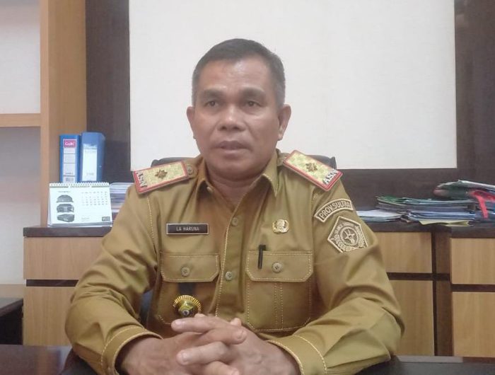 Buntut Dugaan Pengumpulan Fee Proyek, La Haruna dan Istri Didesak Mundur dari Jabatan