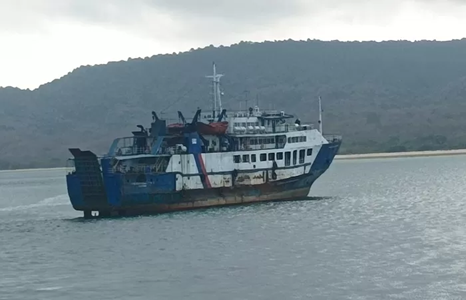 Diterjang Ombak Besar, Kapal Tugboat Iska 1165 Kandas di Perairan Tanjung Goram, SAR Kesulitan Evakuasi Awak