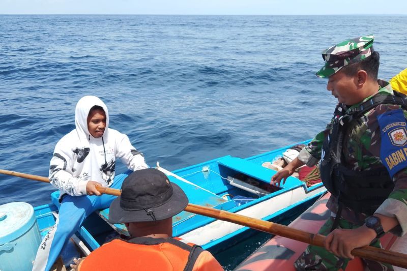   Tim SAR Berpacu dengan Waktu, Nelayan dan Anaknya Selamat dari Kecelakaan Laut di Wakatobi