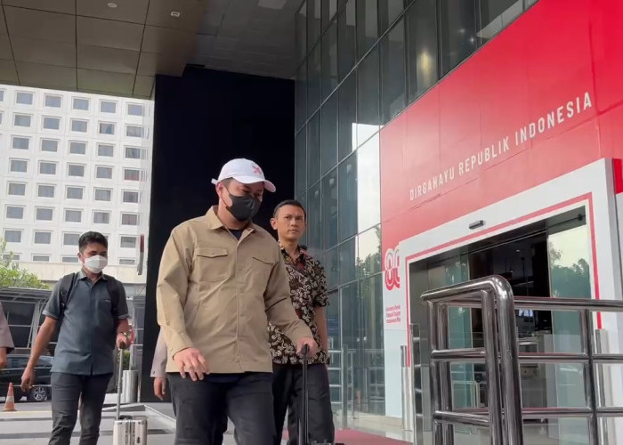 Ini Dia Bupati Kolaka Timur AbdUL Azis Saat Tiba di KPK Usai Terjaring OTT