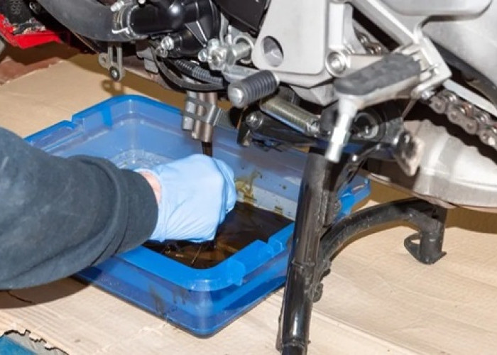 Ciri-Ciri Motor Harus Ganti Oli, Jangan Sampai Mesin Jebol!