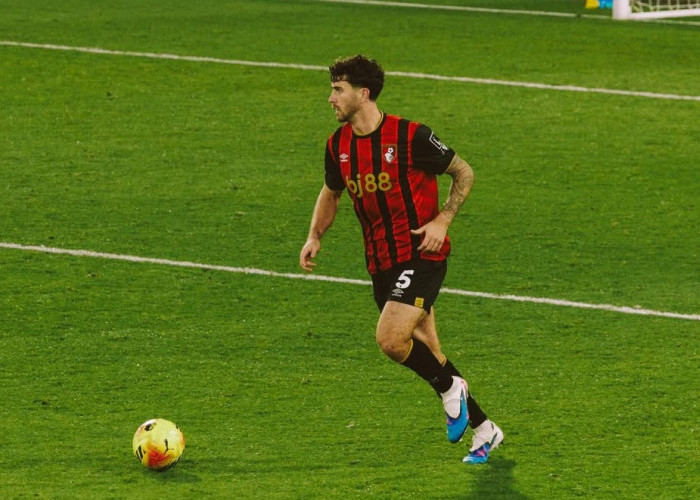 Roma Gigit Jari? Marcos Senesi Diburu Chelsea hingga Atletico Madrid