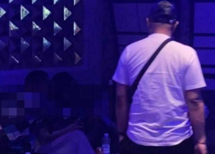 Viral! Istri Lagi Karaoke Mesra dengan Pria Lain Digerebek Suami 