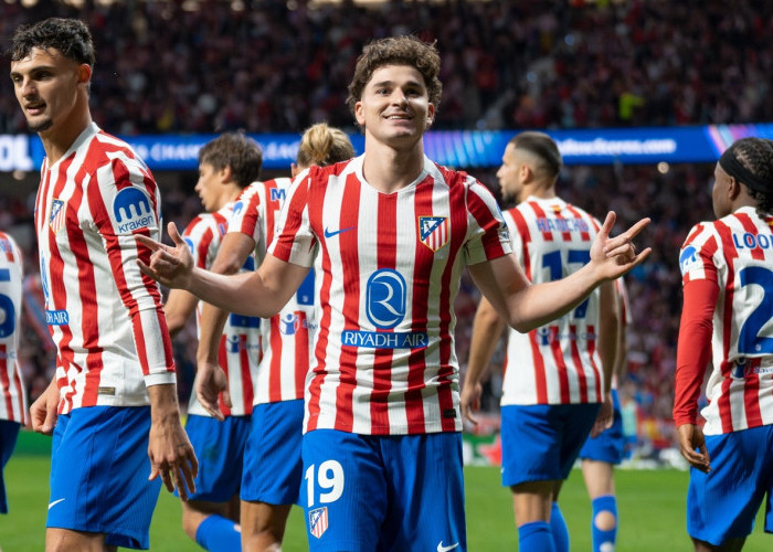 Sinyal Hijau dari Ruang Ganti! Yamal Sebut Julian Alvarez Sangat Cocok untuk Barcelona