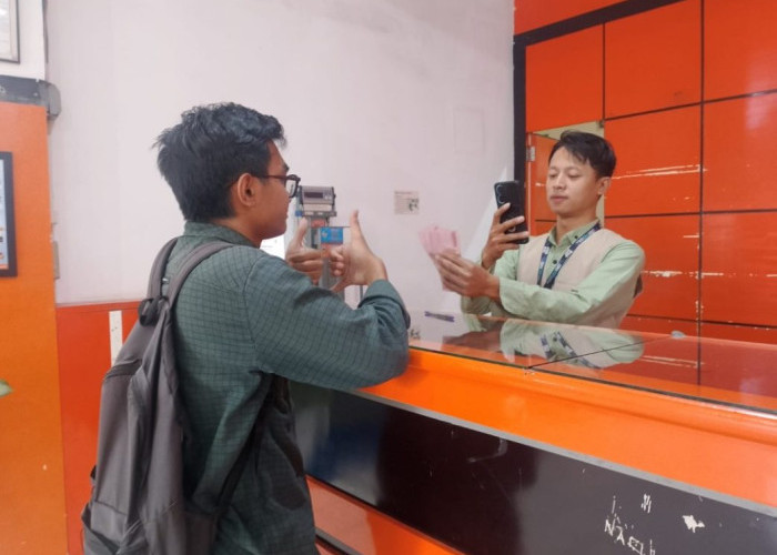 Ribuan Pekerja di Baubau Cairkan BSU Rp600 Ribu di Kantor Pos, Begini Cara Cek Status Penerima Lewat HP