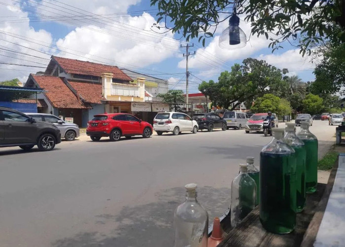 Sopir Protes, Parkir Antrean BBM di SPBU Dikenakan Tarif, Ini Penjelasan Dishub Kendari