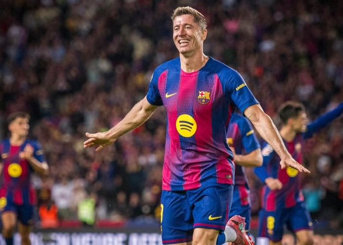 Hansi Flick Buka Suara soal Masa Depan Robert Lewandowski di Barcelona