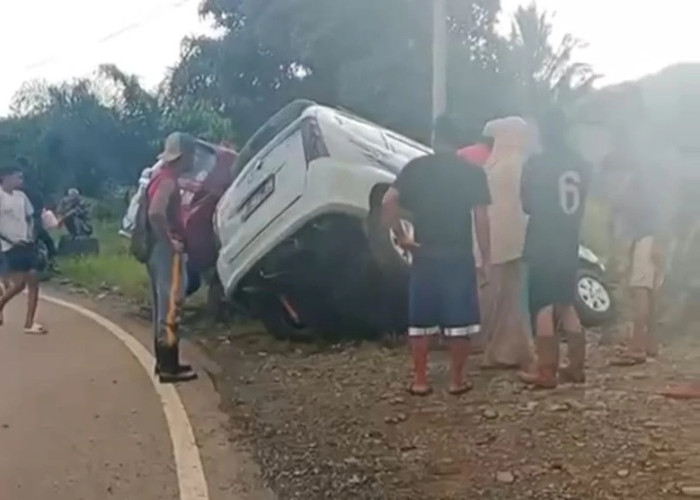2 Mobil Tabrakan di Tikungan Trans Sulawesi Kolaka Utara, Begini Kondisi Para Penumpangnya