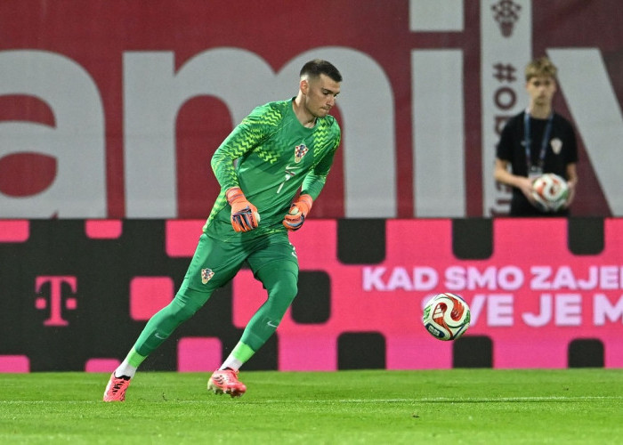 Dominik Livakovic Masuk Radar Barcelona, Diproyeksikan Jadi Pelapis Joan Garcia
