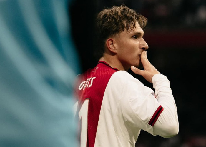 Arsenal dan Barcelona Pantau Winger Muda Ajax Mika Godts: Penerus Eden Hazard?