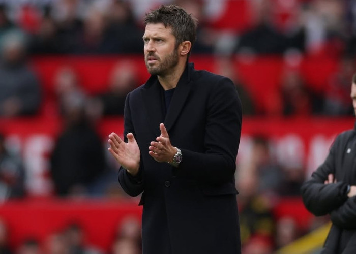 Martinez Bicara Blak-blakan Soal Perbedaan Michael Carrick dan Ruben Amorim