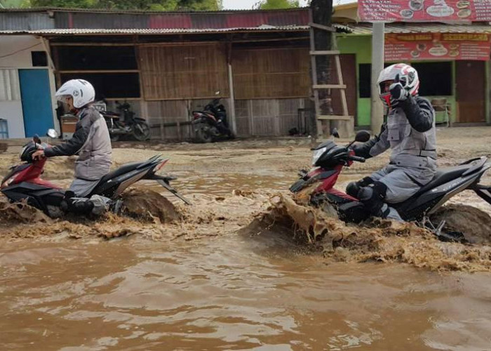 Motor Mogok Setelah Terobos Banjir? Begini Langkah Aman Mengatasinya!