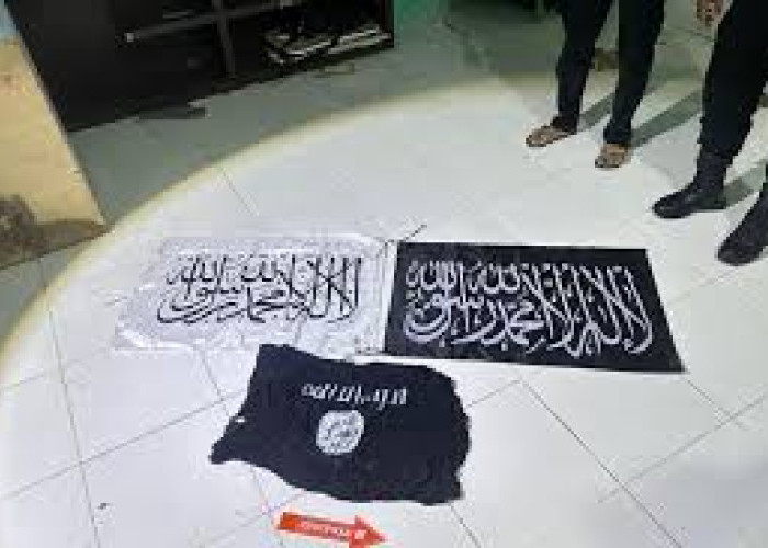 ﻿Densus 88 Polri Tangkap Teroris Jaringan ISIS di Gowa 