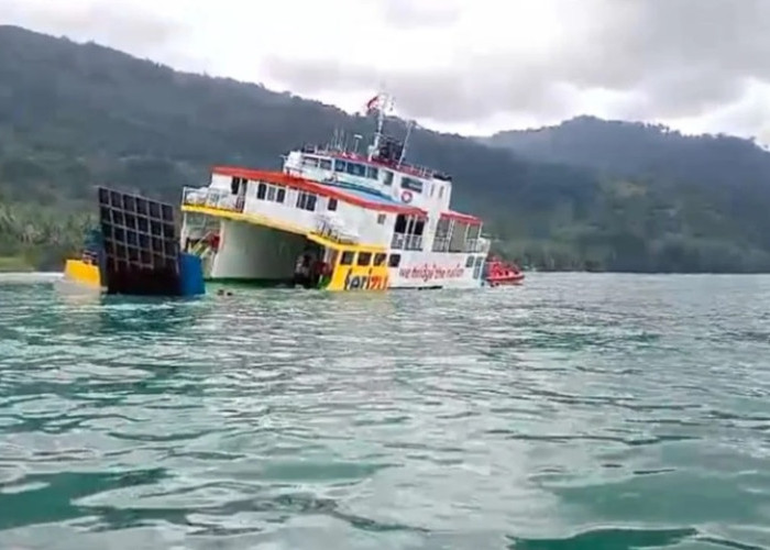 Kapal Ferry Bocor di Perairan Amolengo Konawe Selatan, Begini Nasib Penumpangnya 