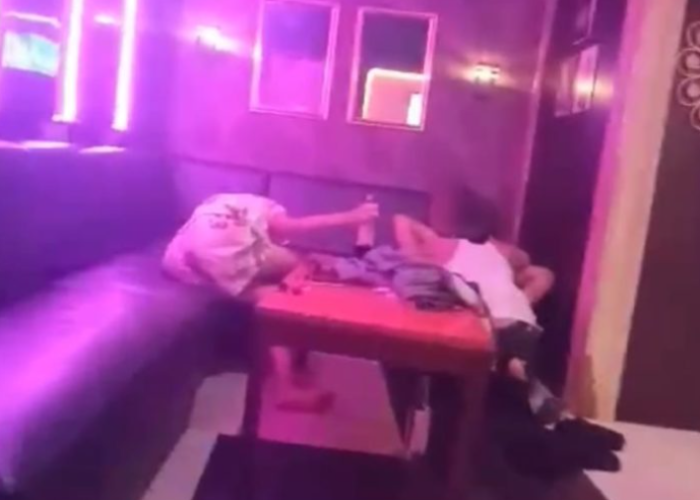 Viral Video Mesum Diduga di Tempat Karaoke Wakatobi