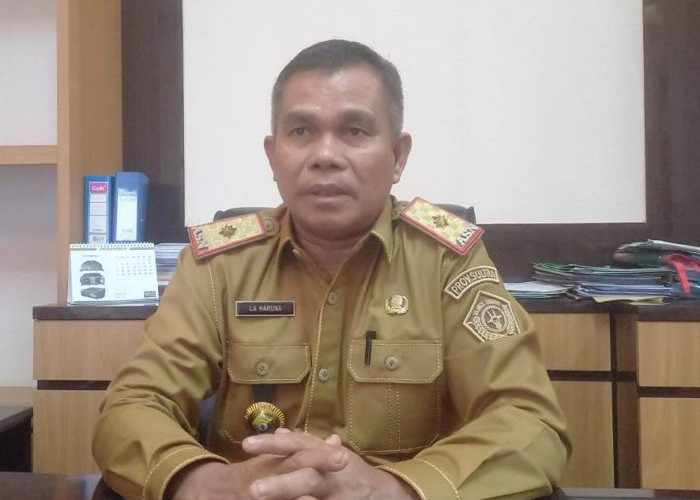 Buntut Dugaan Pengumpulan Fee Proyek, La Haruna dan Istri Didesak Mundur dari Jabatan