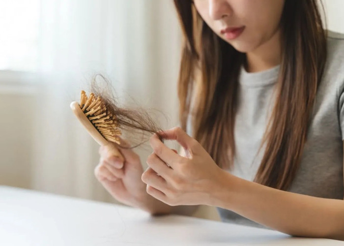 9 Rekomendasi Shampo Terbaik untuk Rambut Rontok