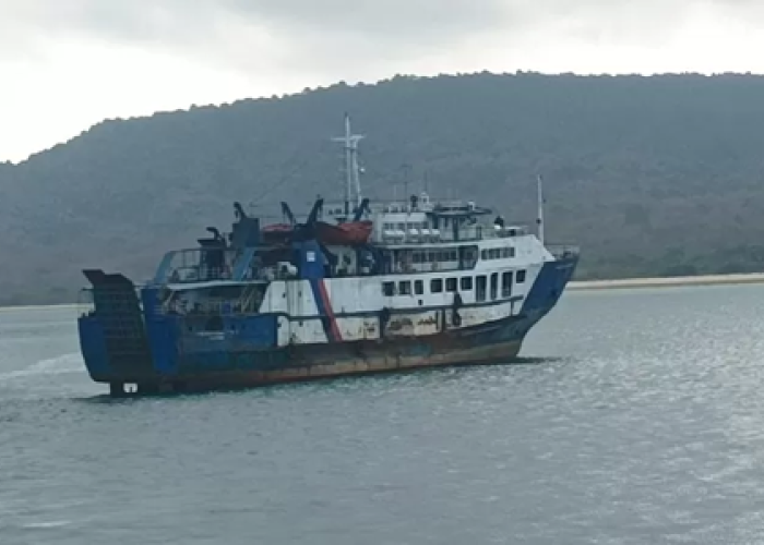 Diterjang Ombak Besar, Kapal Tugboat Iska 1165 Kandas di Perairan Tanjung Goram, SAR Kesulitan Evakuasi Awak 