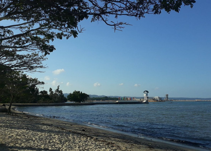Pantai Nambo Kendari: Surga Wisata Keluarga dengan Pasir Putih nan Menawan