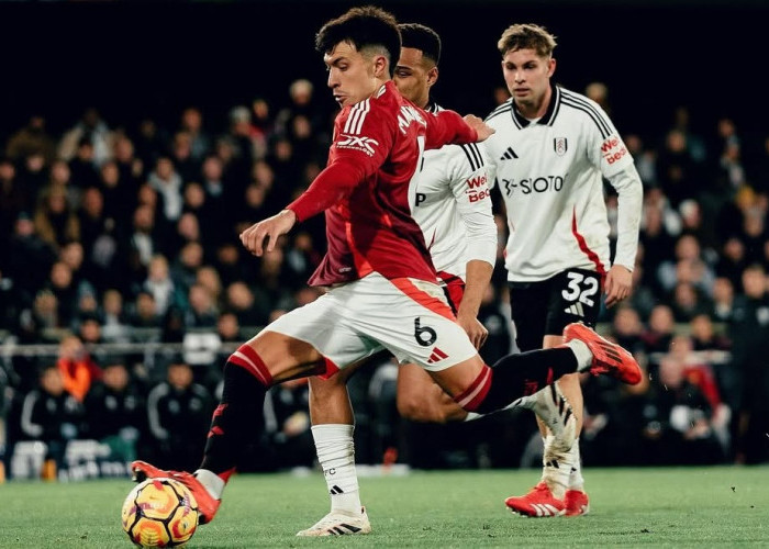 Hansi Flick Kepincut Lisandro Martinez, Barca Siapkan Manuver Besar
