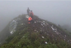 Evakuasi Dramatis di Bulusaraung: Basarnas Angkat Satu Korban Pesawat ATR 42-500 dari Jurang 200 Meter