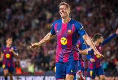 Hansi Flick Buka Suara soal Masa Depan Robert Lewandowski di Barcelona