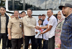 Bikin Haru! KSP Naikkan Gaji Guru Honorer SLB Kendari Jadi Rp2,5 Juta dan Beri Bonus Bus Sekolah 