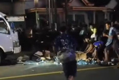 Truk Muatan Susu Terguling, Ratusan Kardus Susu Dijarah Warga