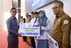  Pemprov Sultra Salurkan Beasiswa Rp1 Juta untuk 3.500 Siswa SMA, SMK, dan SLB 